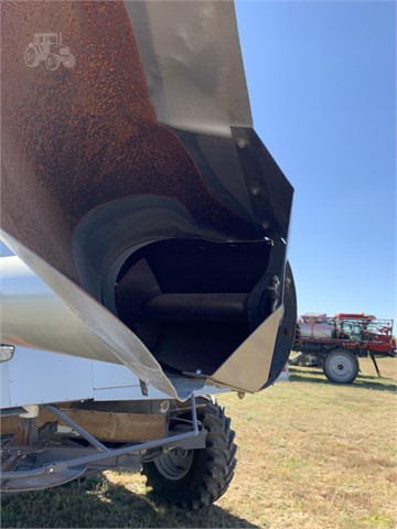 2011 Gleaner S77 Combine