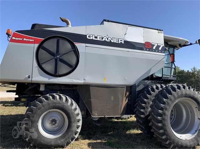 2011 Gleaner S77 Combine