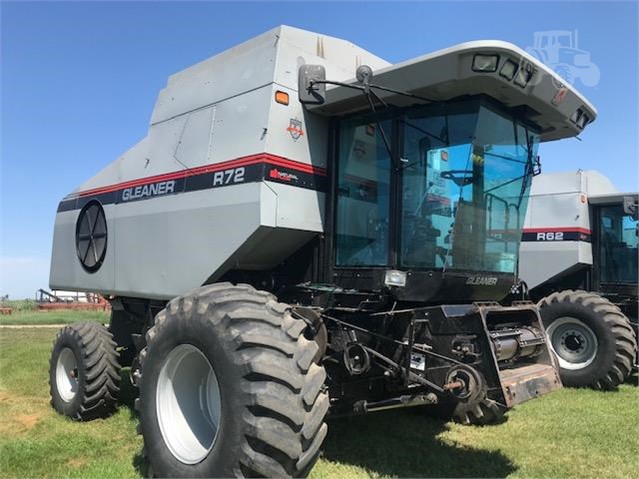 1998 Gleaner R72 Combine