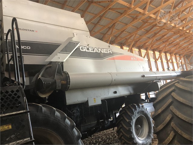 2010 Gleaner R76 Combine