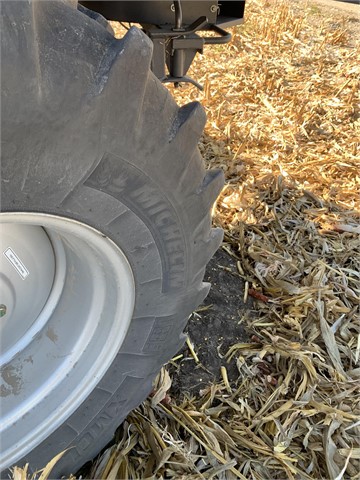 2010 Gleaner R76 Combine