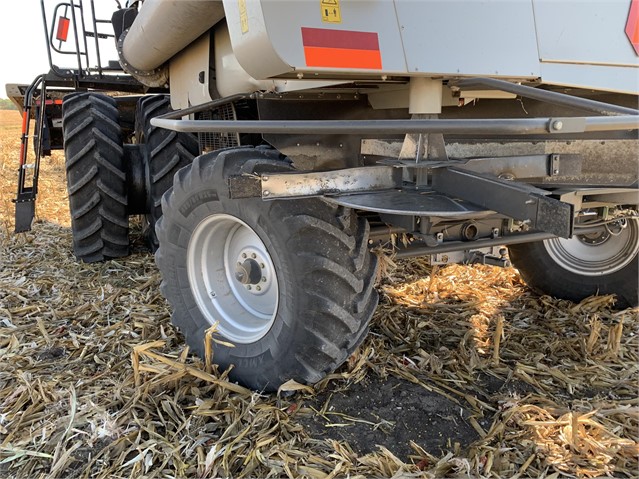 2010 Gleaner R76 Combine