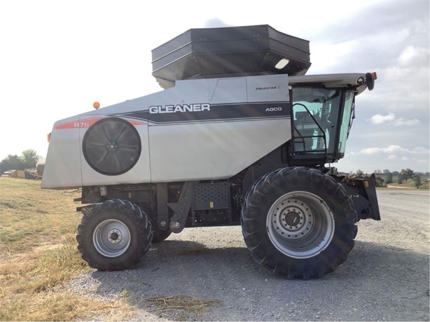 2010 Gleaner R76 Combine