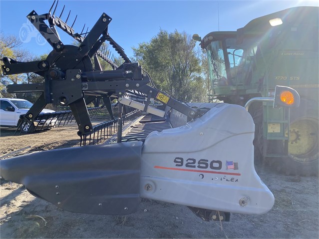 2012 Gleaner 9250 Header Flex