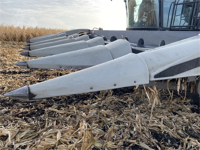 2012 Gleaner 3000 Header Corn Head