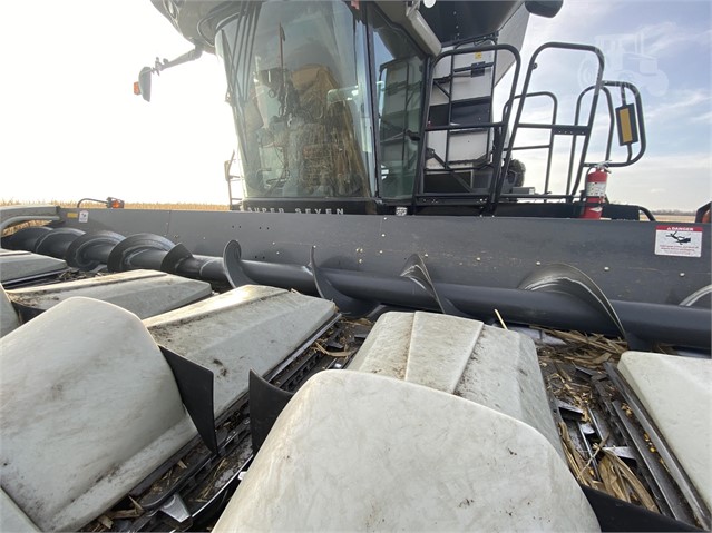 2012 Gleaner 3000 Header Corn Head