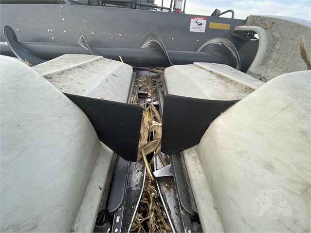 2012 Gleaner 3000 Header Corn Head