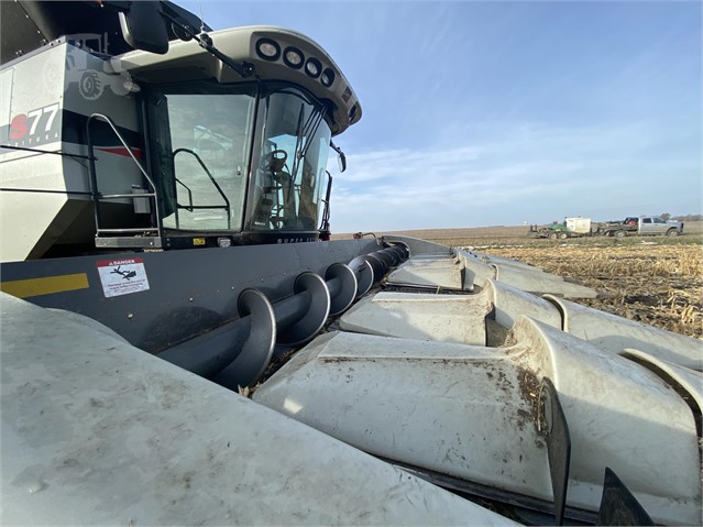 2012 Gleaner 3000 Header Corn Head