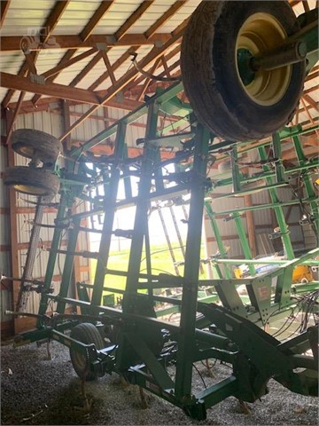 2006 John Deere 2210 Field Cultivator