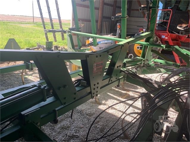 2006 John Deere 2210 Field Cultivator