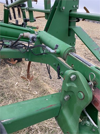 2006 John Deere 2210 Field Cultivator