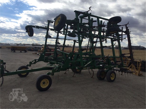 2006 John Deere 2210 Field Cultivator