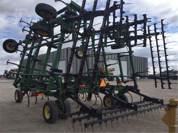 2006 John Deere 2210 Field Cultivator