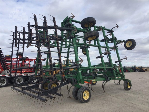 2006 John Deere 2210 Field Cultivator