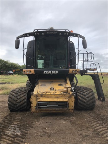 2011 CLAAS LEXION 740TT Combine