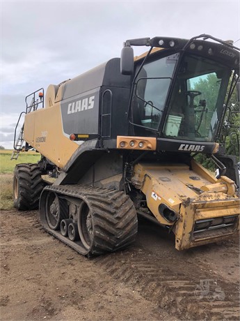 2011 CLAAS LEXION 740TT Combine