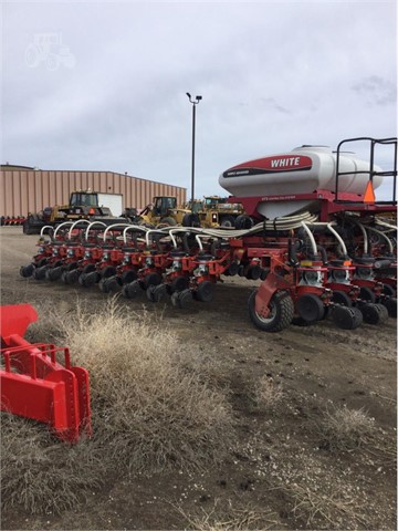 2009 White 8524 Planter