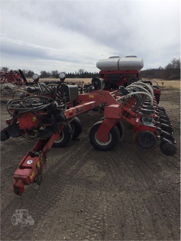 2009 White 8524 Planter