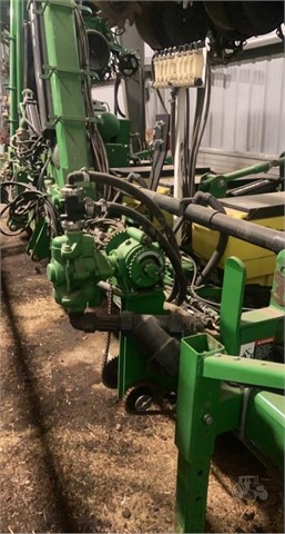 2016 John Deere 1725 Planter