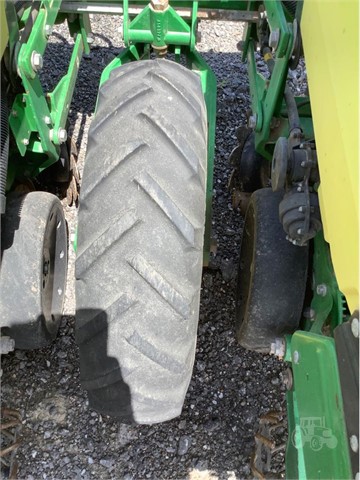 2016 John Deere 1725 Planter