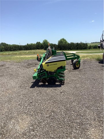 2016 John Deere 1725 Planter