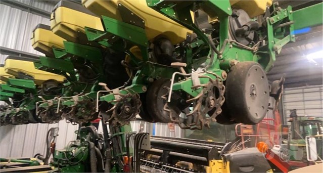 2016 John Deere 1725 Planter