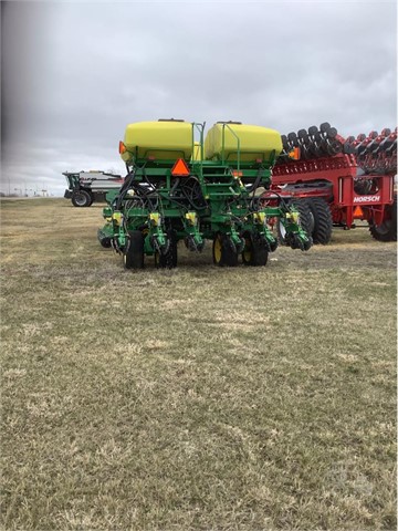 2010 John Deere DB90 Planter