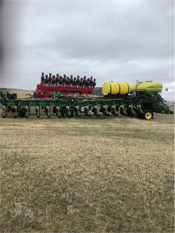 2010 John Deere DB90 Planter