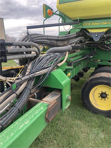 2010 John Deere DB90 Planter