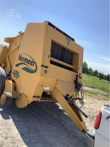 2011 Vermeer 605SM Baler/Round