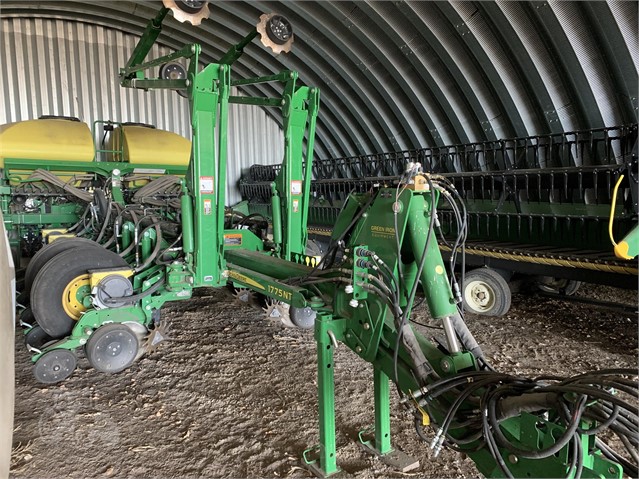 2015 John Deere 1775NT CCS Planter