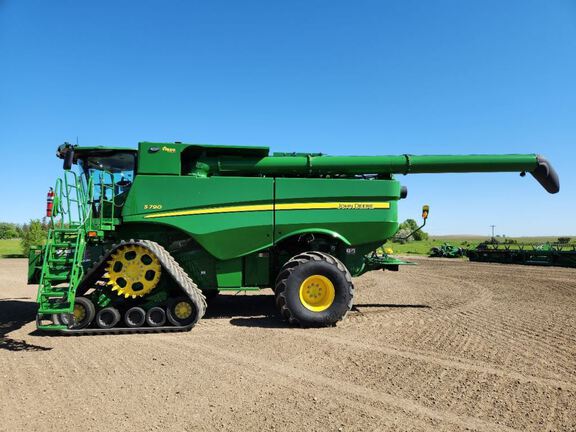 2023 John Deere S790 Combine