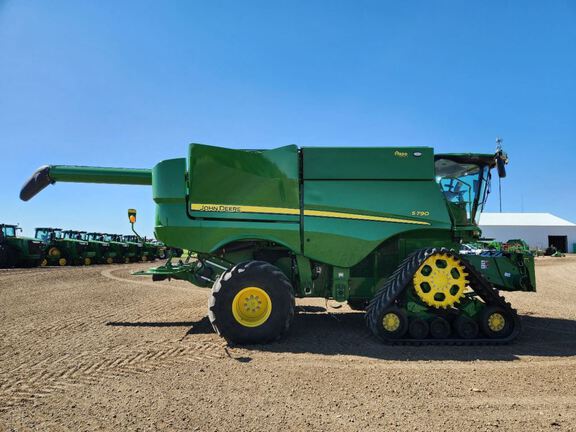 2023 John Deere S790 Combine