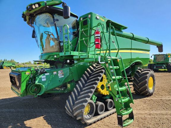 2023 John Deere S790 Combine