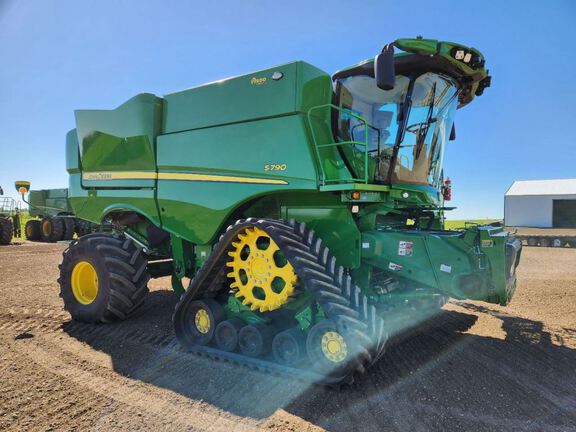 2023 John Deere S790 Combine