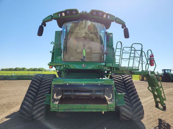 2023 John Deere S790 Combine