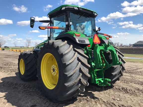 2022 John Deere 8R 340 Tractor