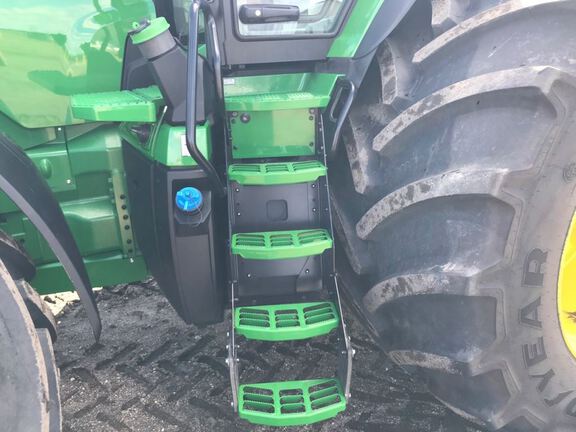 2022 John Deere 8R 340 Tractor