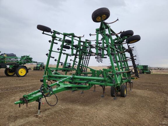 2014 John Deere 2210 Field Cultivator