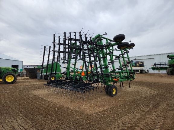 2014 John Deere 2210 Field Cultivator