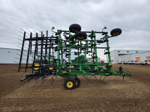 2014 John Deere 2210 Field Cultivator