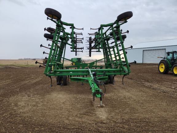 2014 John Deere 2210 Field Cultivator