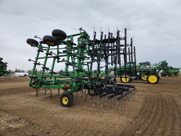 2014 John Deere 2210 Field Cultivator