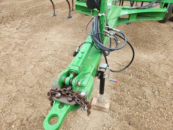 2014 John Deere 2210 Field Cultivator