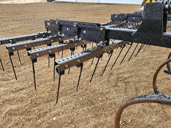 2014 John Deere 2210 Field Cultivator