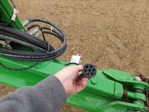 2014 John Deere 2210 Field Cultivator