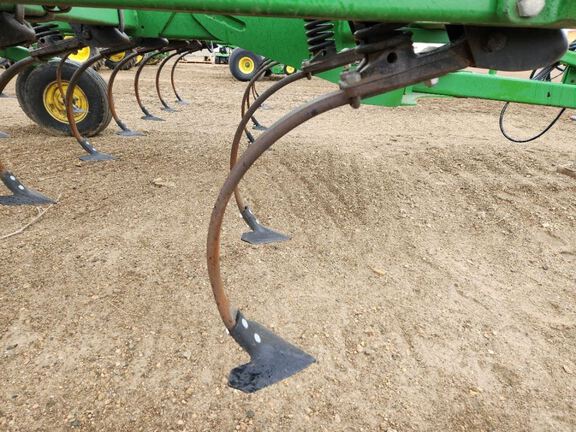 2014 John Deere 2210 Field Cultivator