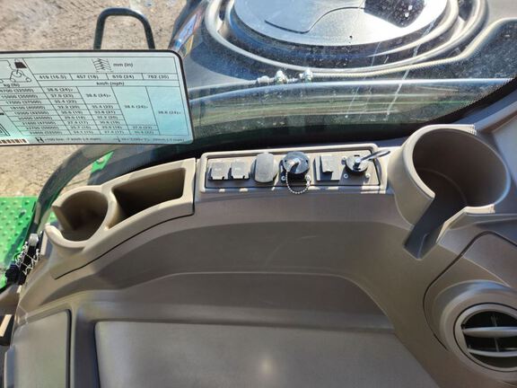 2023 John Deere 8RX 370 Tractor Rubber Track