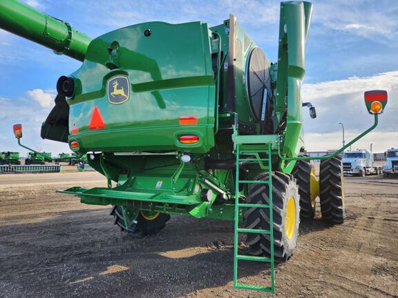2024 John Deere S770 Combine