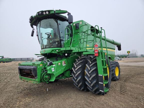 2024 John Deere S780 Combine